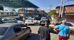 DOS GANDOLAS DE GASOLINA NO FUERON SUFICIENTES PARA ATENDER A USUARIOS DE LAS PLACAS 1 Y 2