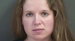 Hombre descubre a su esposa con amante menor en la cama y éste fue el resultado