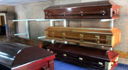 FAMILIARES BUSCAN ALTERNATIVAS PARA ENTERRAR A SUS DIFUNTOS