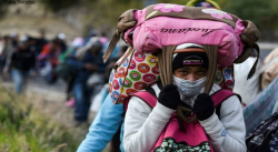 MIGRANTES VENEZOLANOS EN COLOMBIA CAMINAN PARA RETORNAR EN MEDIO DE PANDEMIA