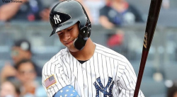 RECONOCEN AL BEISBOLISTA VENEZOLANO GLEYBER TORRES CON EL PREMIO THURMAN MUNSON