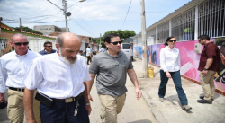 Senador de EEUU Marco Rubio visita frontera Colombia-Venezuela mientras se acumula ayuda 