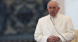 El papa Francisco sugiere vender bienes de la Iglesia para ayudar a los pobres