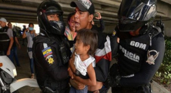 DESALOJAN A 200 VENEZOLANOS EN GUAYAQUIL LUEGO DE OCUPAR ESPACIOS PÚBLICOS