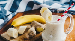 LICUADO DE PLÁTANO CON JENGIBRE PARA ELIMINAR LA GRASA ABDOMINAL