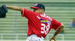 LEYENDA DEL CARDENALES EDWIN HURTADO EXALTADO AL SALÓN DE LA FAMA