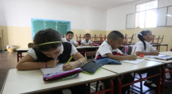 NIÑOS VENEZOLANOS RETORNARON A LAS CLASES EN MEDIO DEL CAOS ELÉCTRICO Y DEL AGUA