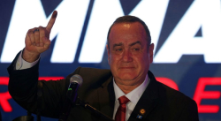 MÉDICO DERECHISTA GIAMMATTEI ELECTO PRESIDENTE DE GUATEMALA