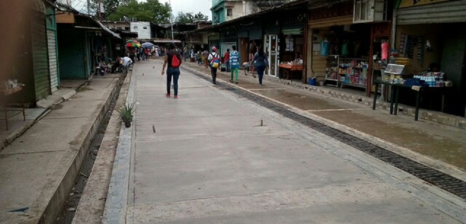 Paseo_Orinoco_mercadito_2.jpg